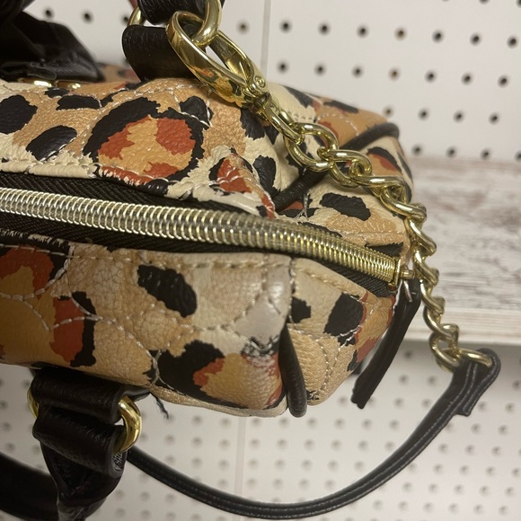 BETSEY JOHNSON LEOPARD MINI BARREL BAG WITH LONG SHOULDER STRAP - Picture 3 of 5